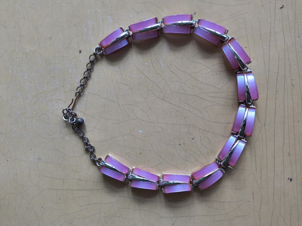 Karu Vintage Thermoset Choker Gold Tone 17.5 Pink Classic Necklace Costume