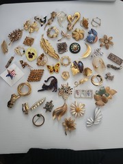 Vintage Costume Jewelry Lot of 50+ Brooches Rhinestone Enamel Floral Hearts Etc
