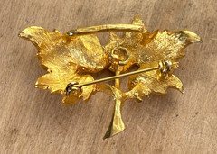 Lot of 7 Vintage Costume Jewelry Brooches and Clips, Frog, Leaves, Ornament
