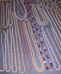 Great Lot 52 Mostly Vintage Heavier Weight Pearl Bead Necklaces Many Designs