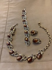 LISNER MOLDED BROWN LUCITE LEAF NECKLACE BRACELET EARRING SET