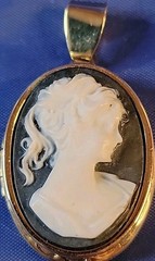 Vtg Carved Cameo Locket Pendant, 1” Oval, Gold Tone, Wonderful Condition