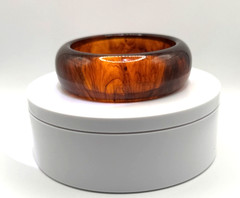 Gorgeous marbled root beer Lucite bracelet; 2.4 ounces; 7.75 inch wrist