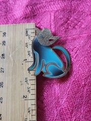 JAMES HALL YANKEE SILVERSMITHS ENAMEL MODERN CAT BROOCH BLUE GOLD TONE