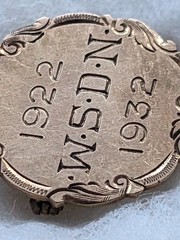 1922 W.S.D.N. 1932 Gold Pin Signed Hallmark HB Untested 1 inch diameter