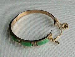 18K YELLOW GOLD JADEITE JADE & DIAMOND OVAL HINGED BANGLE BRACELET SIZE 6”