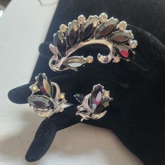 Vintage Silver Tone Black Stone Rhinestone Leaf Brooch and Clip On Earrings Set
