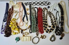 Estate Jewelry Lot Chunky Necklaces Rings Wearable Brooches Beaded 25+ VTG – Now