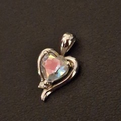 Vintage Uncas 10K White Gold Heart Pendant – Iridescent Aurora Borealis Crystal