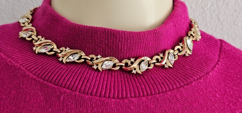 Vintage Trifari crystal gold tone choker necklace good vintage condition 17″.