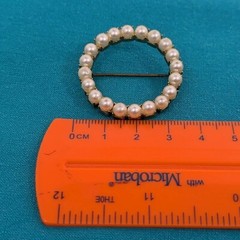 Vintage 36mm imitation pearl circle brooch