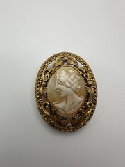 Vintage Ornate Style Gold FLORENZA CAMEO Brooch 4.5cm BB7