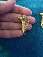 Vintage Gold Tone Leaf Wings Earrings, Textured, Clip On, EUC, 1.25”, VTG