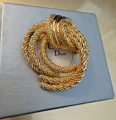 Christian Dior Classic Gold Tone Twisted Knotted Rope Round Brooch Pin, 1 1/2″