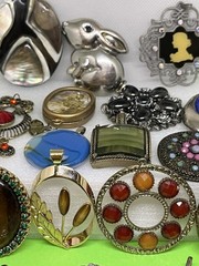 pendant lot gold tone silver tone brass multicolor stones vtg beautiful pieces