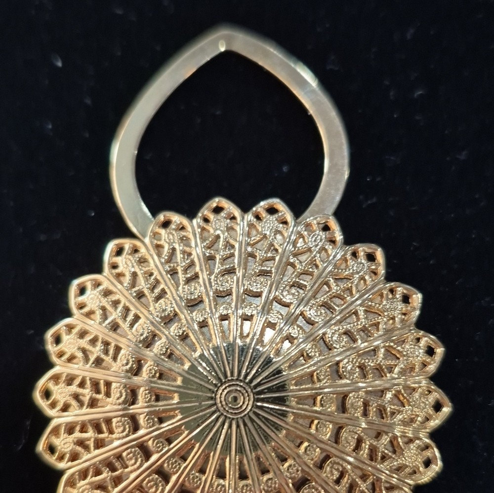 Leiba USA Gold-Tone Round Filigree Flower Metal Dress/Scarf Clip,Signed