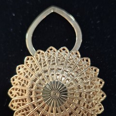 Leiba USA Gold-Tone Round Filigree Flower Metal Dress/Scarf Clip,Signed