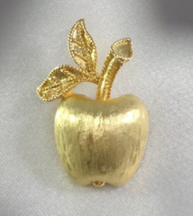 CUTE! Vintage 1974 AVON “GOLDEN APPLE” Fruit Small Brooch / Pin BOOK PIECE!