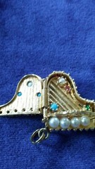 14kt gold vintage jeweled piano charm—vintage estate–9.6 grams