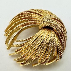 VTG MONET Cordelia Mirador Brooch Gold Tone Fire Works Knotted Rope Pin 2”