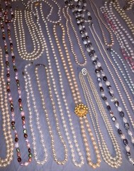 Great Lot 52 Mostly Vintage Heavier Weight Pearl Bead Necklaces Many Designs
