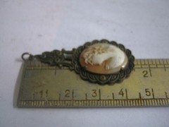 Small 1 3/4″ Vintage (Antique?) Carved Shell Pretty Lady Cameo in Brass Bezel