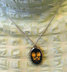 Lovely Vtg Green Glass Pendant with Gold Roses & Aurora Glass Pierced Earrings