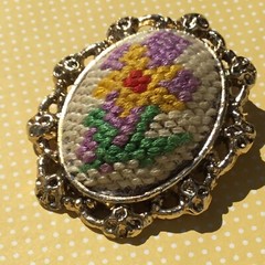Vintage Victorian Style Goldtone Needlepoint Flower Brooch Lavender Yellow Flora
