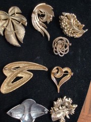 Vintage Trifari , Lisner, Gold Tone Brooches Lot of 8. 4 (Signed)