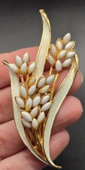 Mode Art Brooch Pin Gold Tone White Beaded Estate Statement MCM Signed Vintage