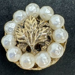 Vintage Celebrity NY Pearl Clip-On Earrings Gold Tone Leaf Round Retro Jewelry