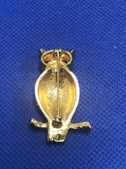 VTG GOLD TONE CLEAR RHINESTONES GREEN TWO TONES ENAMEL RED EYES OWL BROOCH PIN