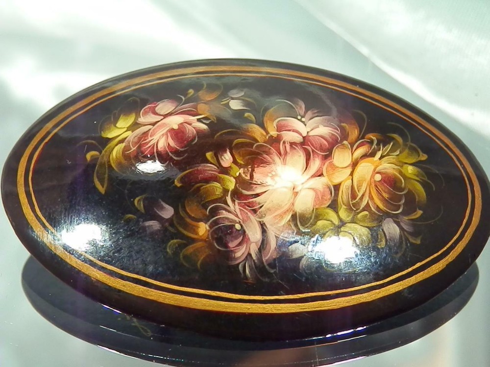 Artist Signed Hand Painted Lacquer Vintage 1998’s Lovely Flower Brooch 836m2