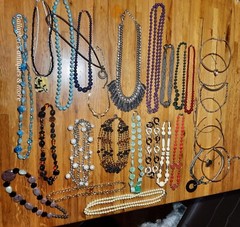 A1 Lot of 29 Vintage Modern NECKLACE Costume Jewelry Fashion Glass Beads Choker