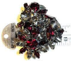 VINTAGE WEISS UNSIGNED SILVER TONE RUBY RED RINESTONE CLUSTER DOME BROOCH