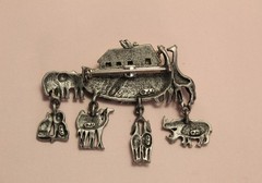 Vintage JJ Signed Noah’s Ark Brooch Pin Silver Tone Dangling Animal Charms
