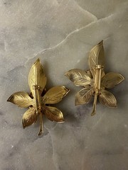 * Vintage Gold Tone Textured Leaf Brooch Pin Set (2) Black Stone Oval Cabochon