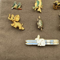Vintage Pins Animal Theme Dog, Seal, Elephant, Crab Some Marked – Lot of 15