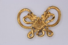 Vintage 1982 Metropolitan Museum of Art Braided Gold Tone Bow Pendant MMA
