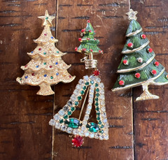 Lot of 4 Vintage Christmas Brooches Pins Trees Bell Rhinestones