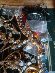 Estate Find Costume Jewelry Lot-Brooches Earrings Necklaces Rings & More (R)