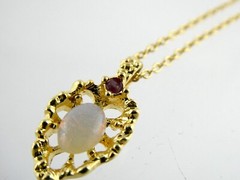 Vintage Goldtone Metal Ruby and Opaline Glass Pendant Necklace 3g 17.75 Inches