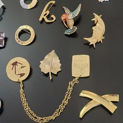 Lot of 26 Vintage Estate Jewelry Costume Brooches Pin Brooch Mix Metal