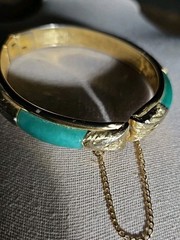 Vintage Apple Green Faux Jade Hinged Clamper Bracelet Bangle Estate find Chain