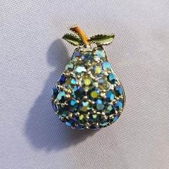 Vintage 1960’s Peacock Blue Green AB Iridescent Brooch Pin Pear Shaped EUC