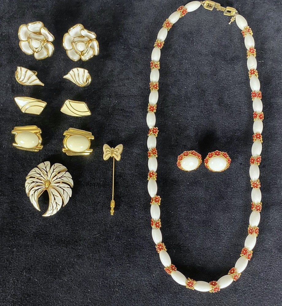 Vintage Signed Trifari Necklace & Earring Set w/4 earring pairs, 1 Brooch, 1 Pin