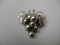 ANTIQUE STERLING SILVER GRAPE BROOCH PIN SIGNED N D.