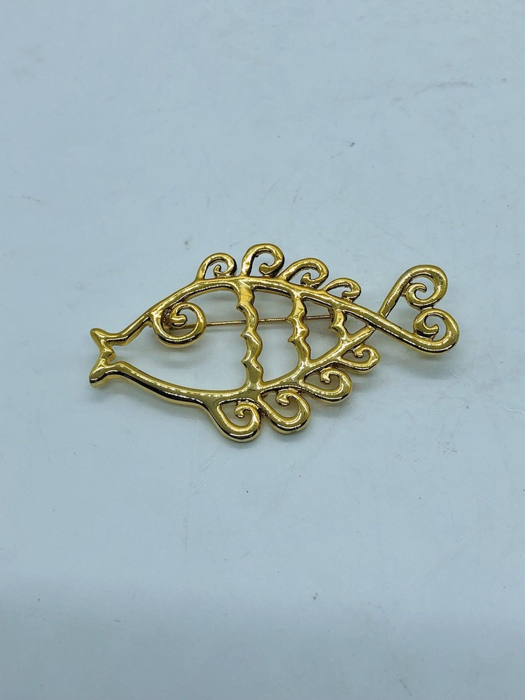Fish brooch goldtone openwork 2.5 inches long