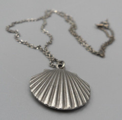 Art Deco Seashell Pendant Necklace 17.5″ Choker 7/8″ Pewter Charm Cable Chain