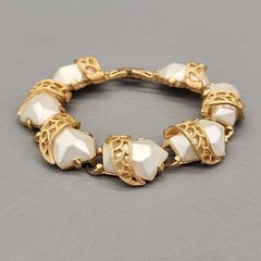 Vintage Linked Bracelet White Asymmetrical Faux Pearl Gold Tone Filigree 6.5″